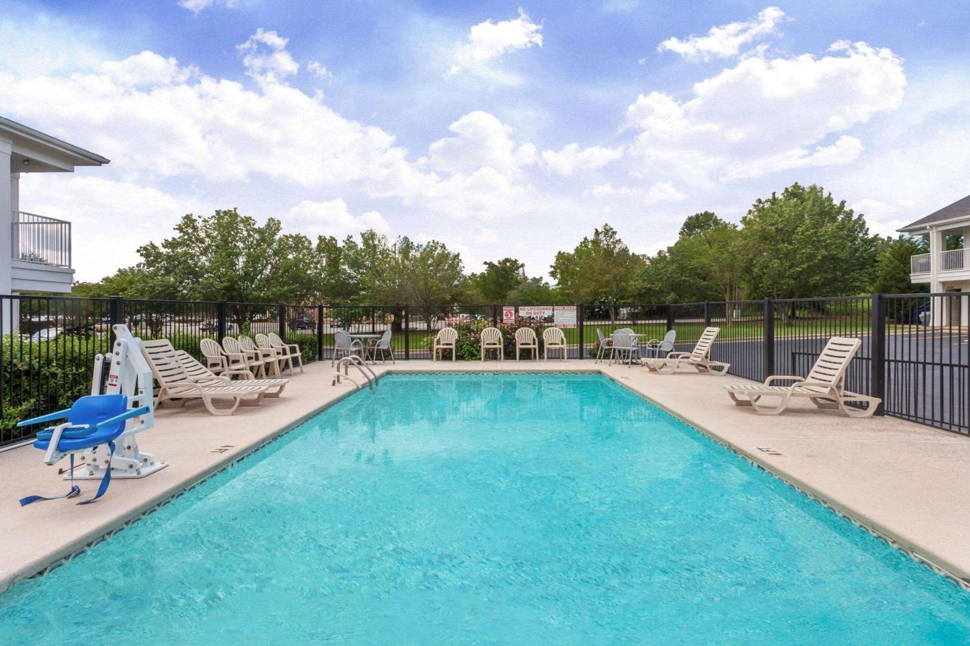 Baymont By Wyndham Florence/Muscle Shoals Extérieur photo